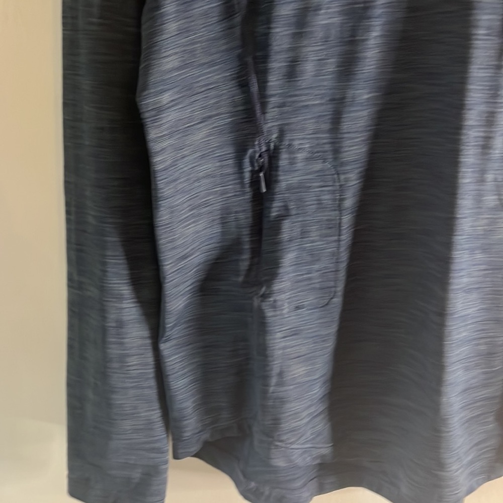 Mountain Hardware Activewear Long Sleeved Shirt w/ Zip Pocket Navy - Size Large - Picture 3 of 6